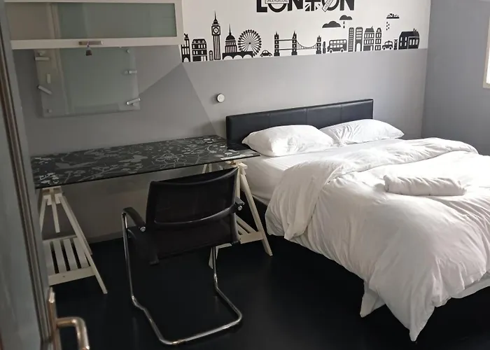 En-Suite Soft Water Air Conditioning Tv Neo