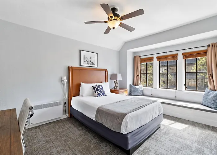 College Inn Hotel