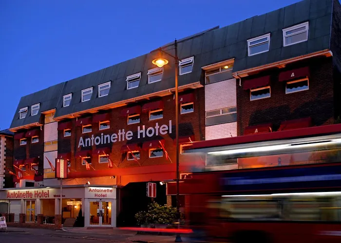 Family resorts Antoinette Wimbledon
