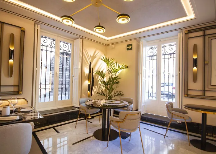 Luxury hotel only: Myr Palacio Vallier