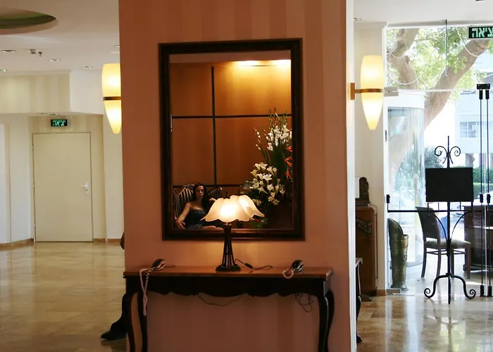 Family Friendly Hotels Seasons -Studio & Suite