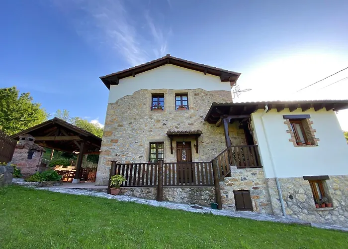 Apartamentos Rurales La Caviana