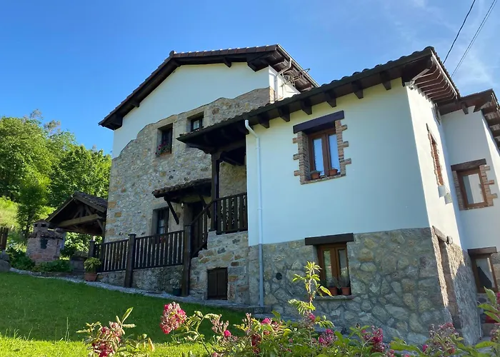 Apartamentos Rurales La Caviana