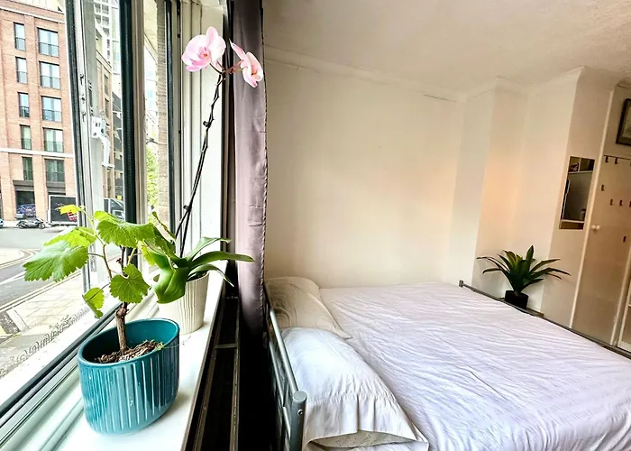 Whitechapel Lindley House R2