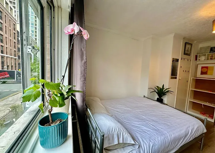 Whitechapel Lindley House R2