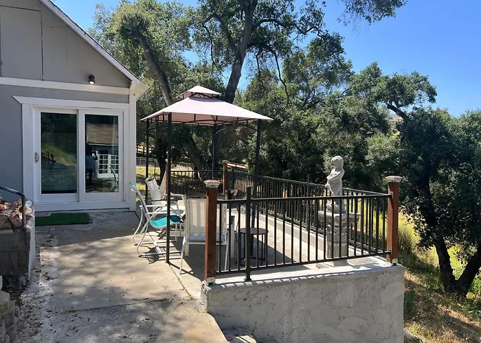 Newly Remodel Wine-Country Retreat
