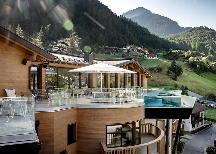 Design hotel Das Central - Alpine . Luxury . Life