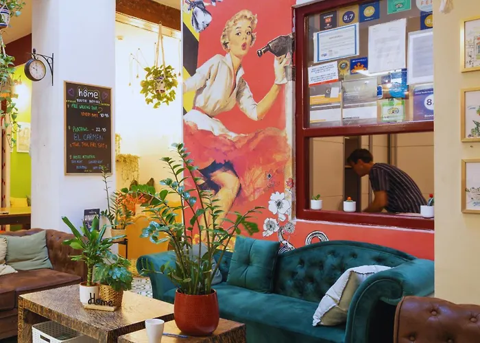 Hotel pres du College: Home Youth Hostel By Feetup Hostels