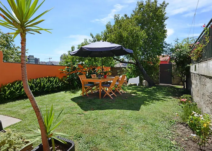 Peach Hostel & Suites