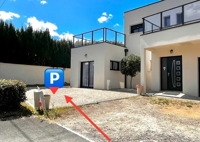 Chambre indépendante RDC avec SdB, WC et parking