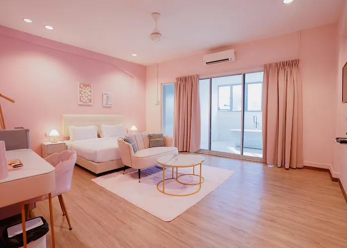 Hostel: Pink Cabana Hotel