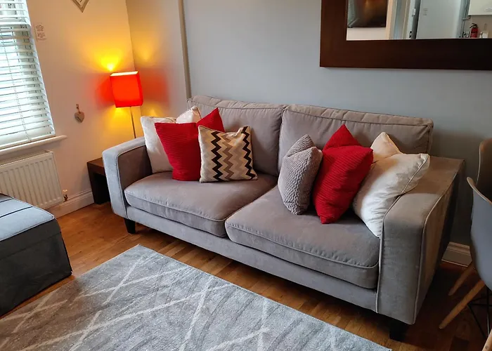 House - Free 1St Breakfast - Free Parking