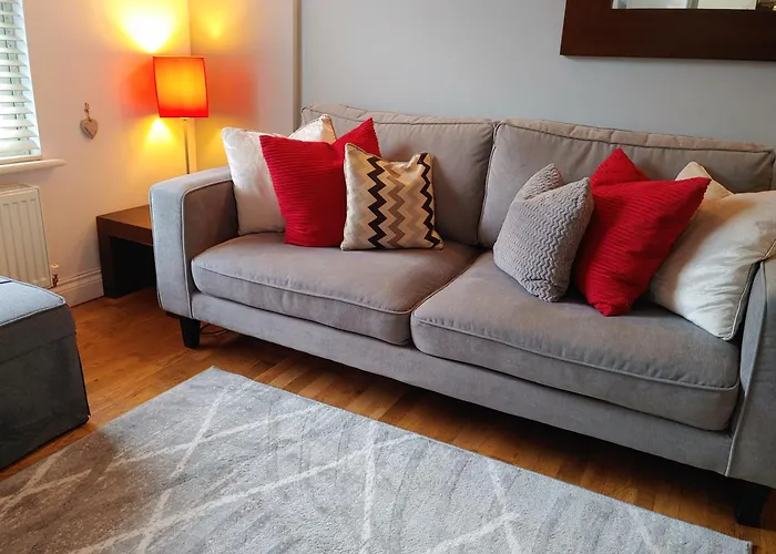 House - Free 1St Breakfast - Free Parking