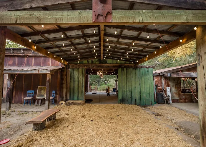 Historic Temecula Ranch Retreat - Sleeps 12 - 5 Acres Under Ancient Oaks