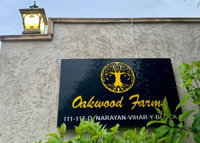 Elivaas 7Bhk Oakwood Manor With Pools & Lush Garden
