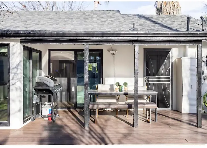 Charming One Bed One Bath Privet Studio