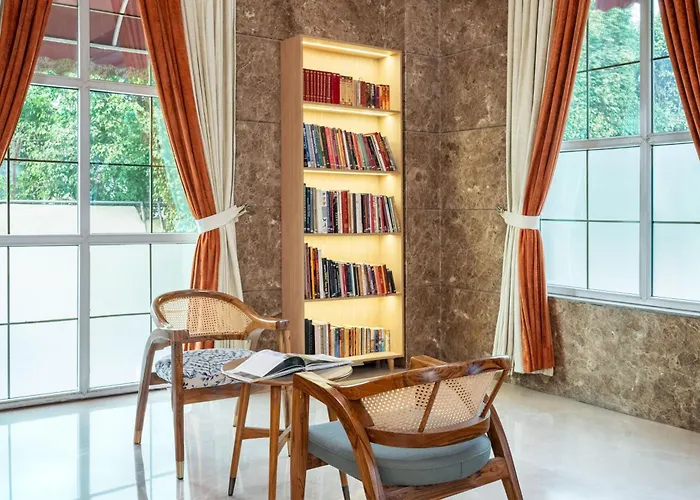 Luxury hotel only: Nidhivan Sarovar Portico Vrindavan