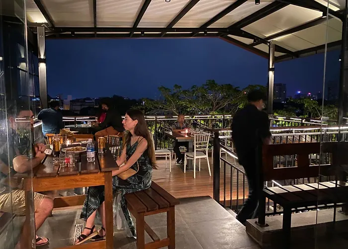 Hotel: The Den 23