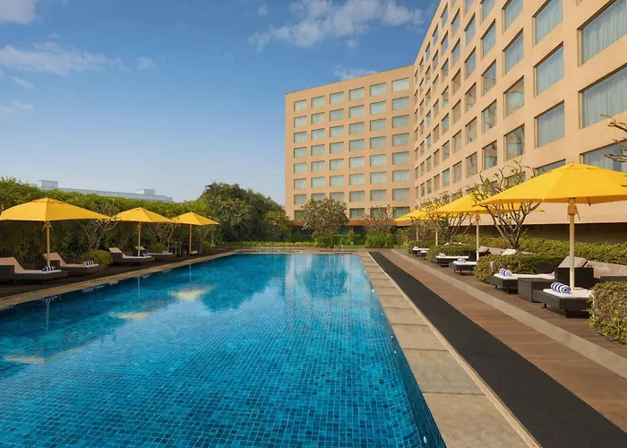 Courtyard By Marriott International Airport