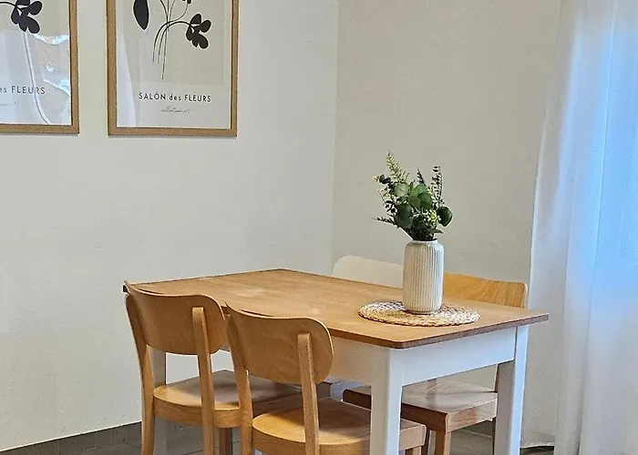 BOARDINGHOUSE PD25 ALTE FEUERWACHE I Unterkunft mit Einzel- und Doppelzimmer I 3min CityHospital I Monteure I Smart TV I Einzelbetten I Küche I Gemeinschaftsraum I Wasch I P