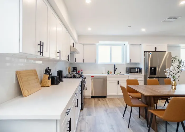 Cozy La Retreat Near Usc Steps To Koreatown & Downtown