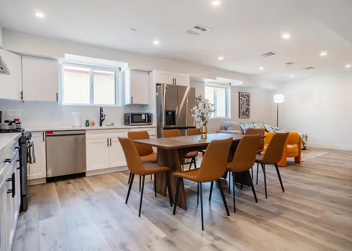 Cozy La Retreat Near Usc Steps To Koreatown & Downtown