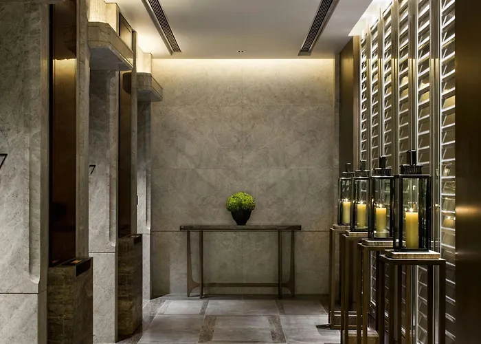 Hotels with tennis St. Regis Hong Kong