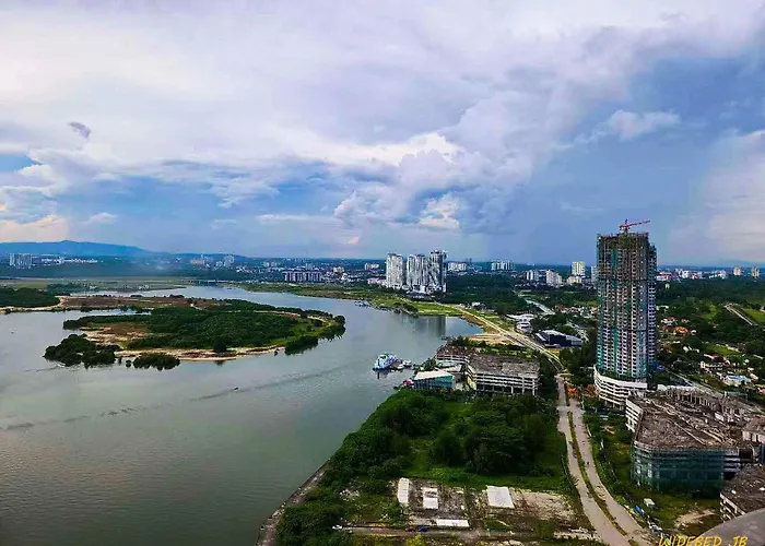 Country Garden Danga Bay By Widebed Jb