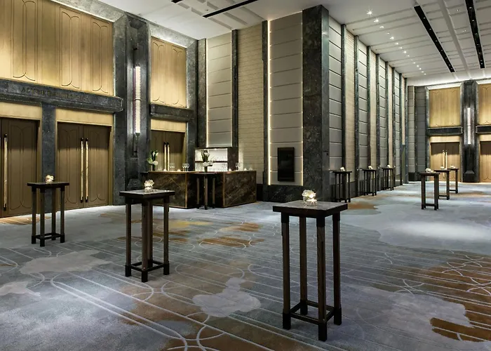 Hotels with tennis St. Regis Hong Kong