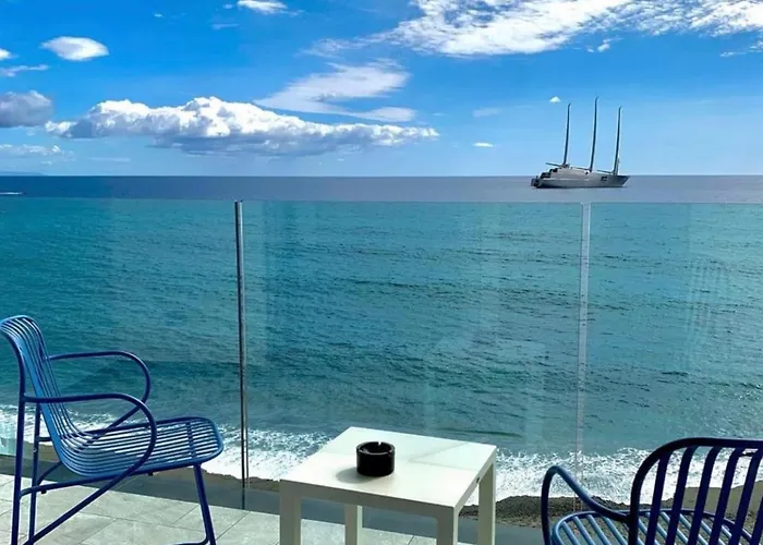 Nautilus Hotel