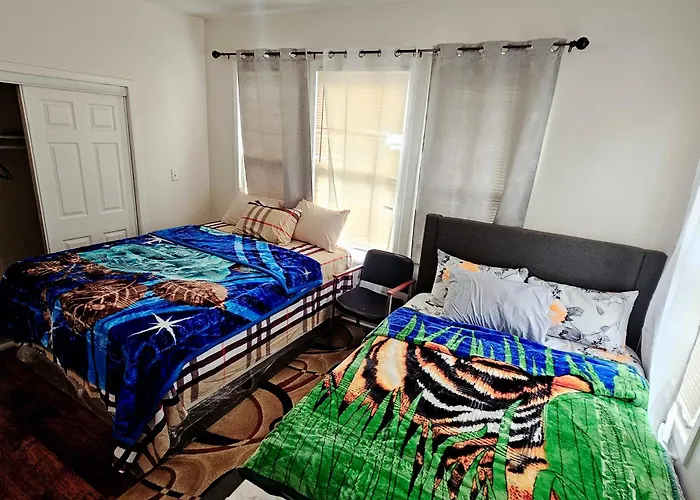 Divine Villa & Resorts Guest House - 283 Lehigh Ave