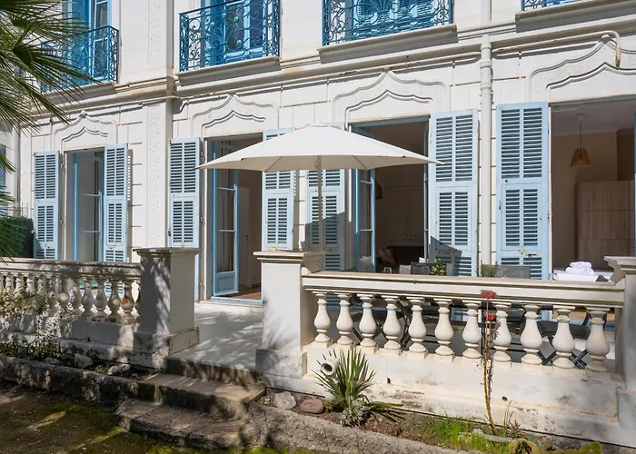 L'Orient Palace Apartments