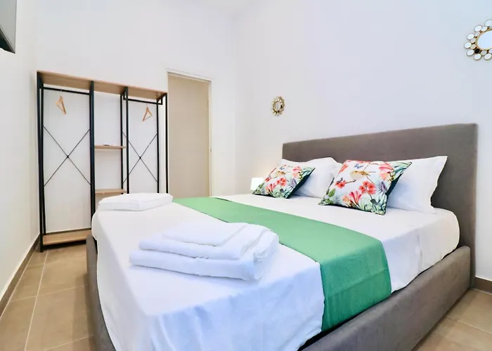 Zentrales Hotel: Fly Zone Naples