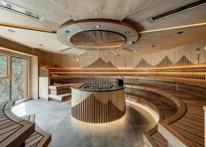 Design hotel Das Central - Alpine . Luxury . Life