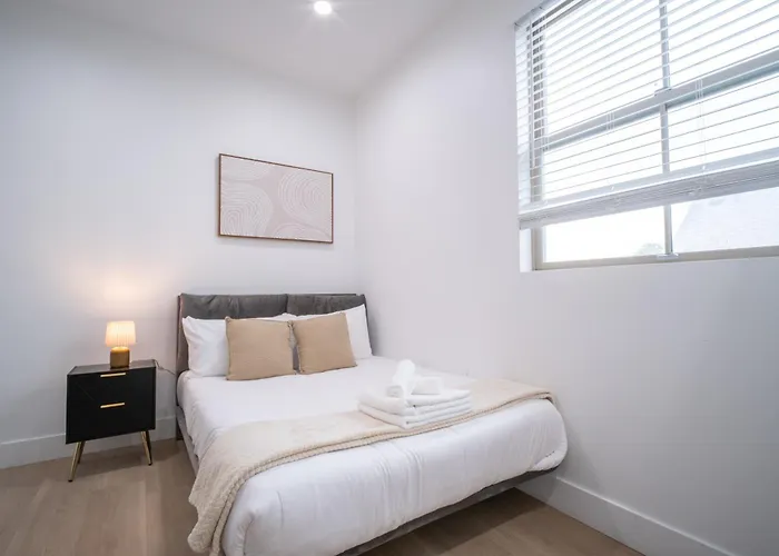 Stylish Private Room By Downtown La With Private Parking