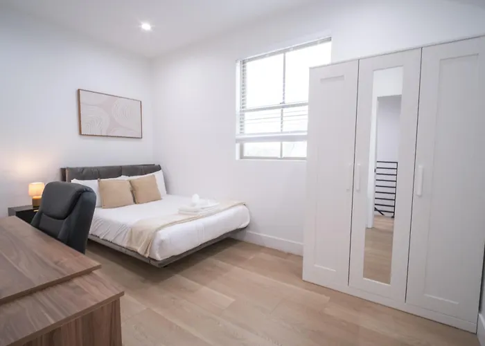Stylish Private Room By Downtown La With Private Parking