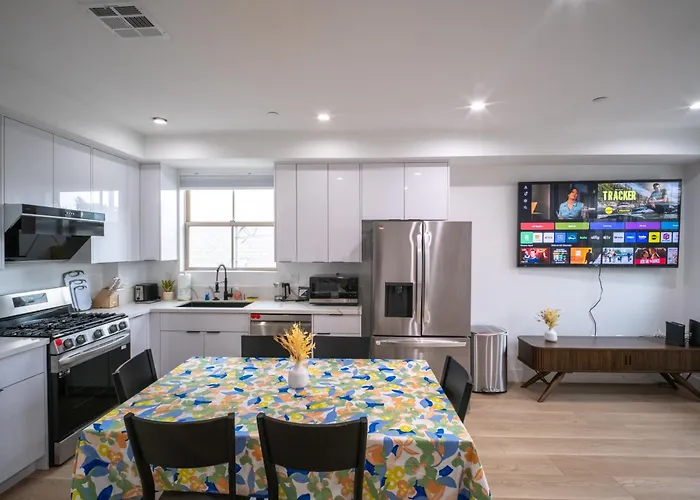 Stylish Private Room By Downtown La With Private Parking