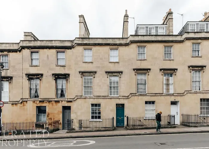 Pet Friendly hotel: Central Townhouse With Garden & Free Parking