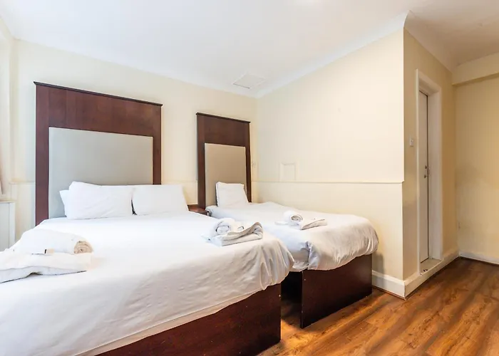 Cheap hotel: Astoria Hotel