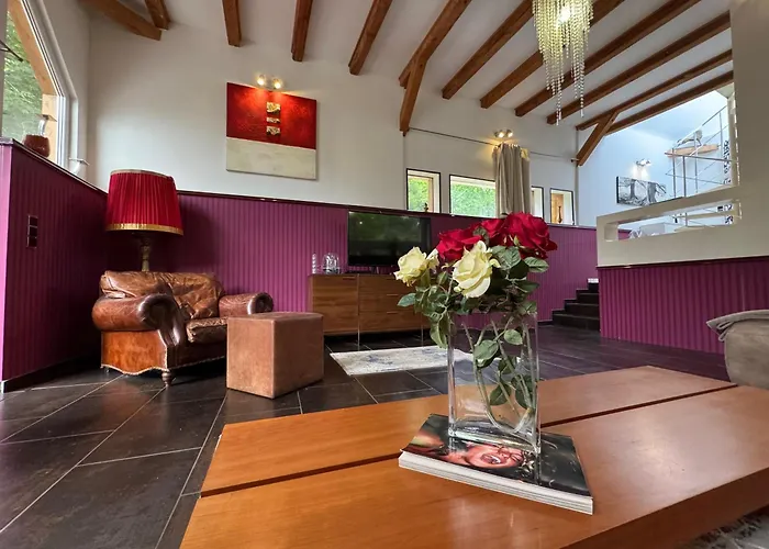 Haustierfreundliches Hotel: Chalet Stahl - Ferienhaus mit Pool