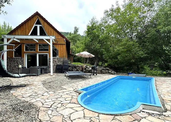 Haustierfreundliches Hotel: Chalet Stahl - Ferienhaus mit Pool