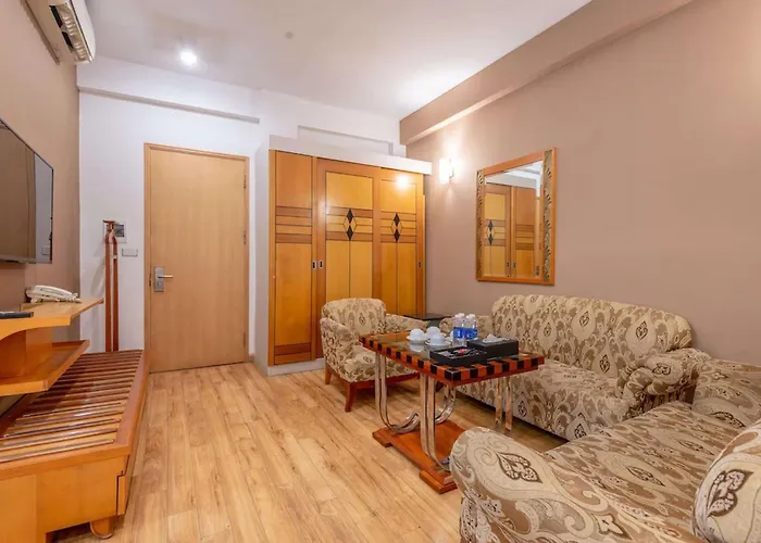 Golden Sunshine Villa Hotel&Travel