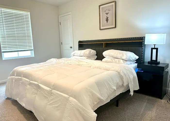 Beautiful Spacious Family-Friendly Home