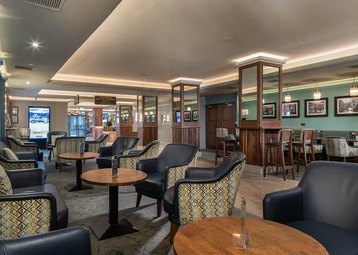 Central hotel: Academy Plaza Hotel