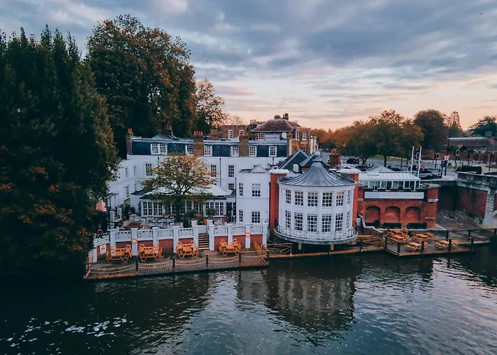 Spa Hotel: The Mitre, Hampton Court