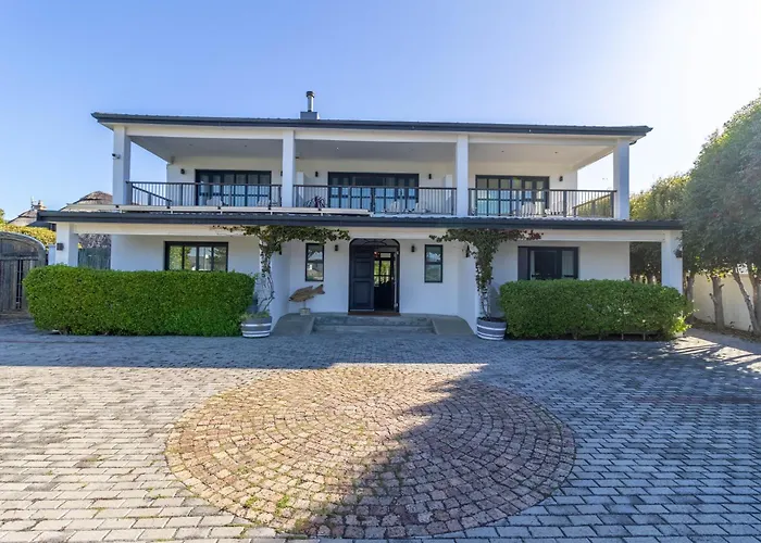 Whale Rock Luxury Lodge
