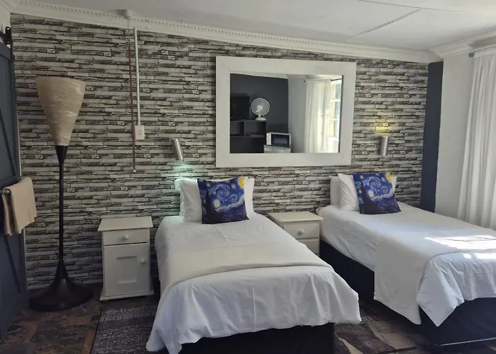 44 On Ennis Guest Lodge And Restaurant -