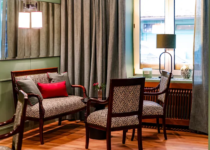 Luxury hotel only: Hotel Vier Jahreszeiten Salzburg