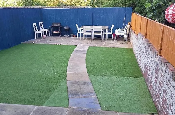 Family Hotel: Spacious 2 Bedrooms, Free Parking, Free Wifi - Serene Homes Sheffield