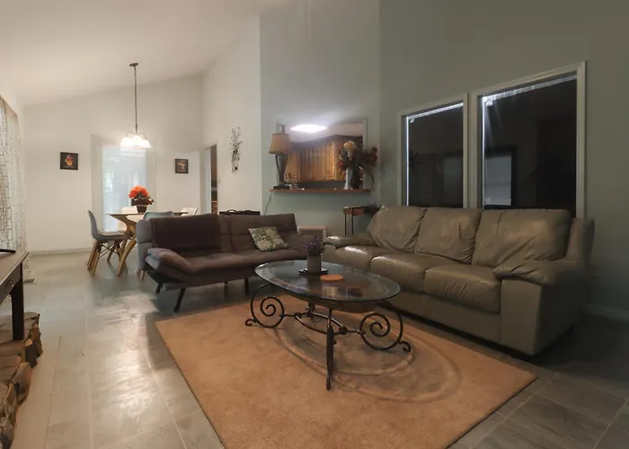 Serene Acre Retreat- In Apex Near Raleigh